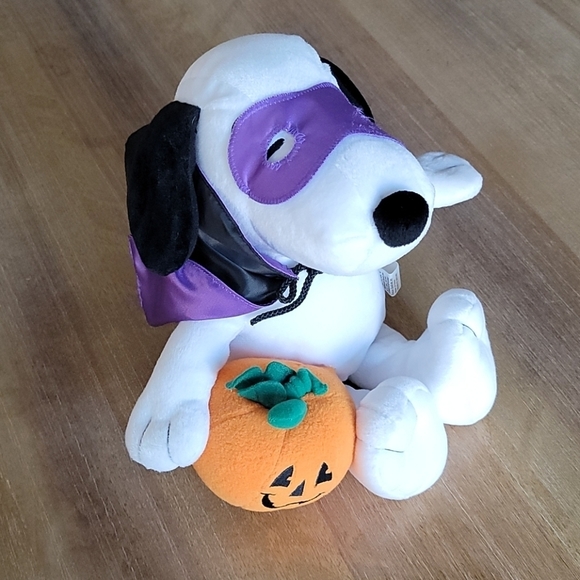 Peanuts 13" Halloween Plush Shaking Snoopy Doll in - Picture 3 of 9
